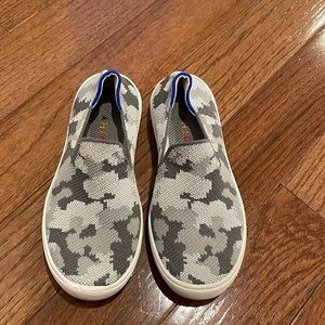 Girls Rothy’s kids sneakers in great shape